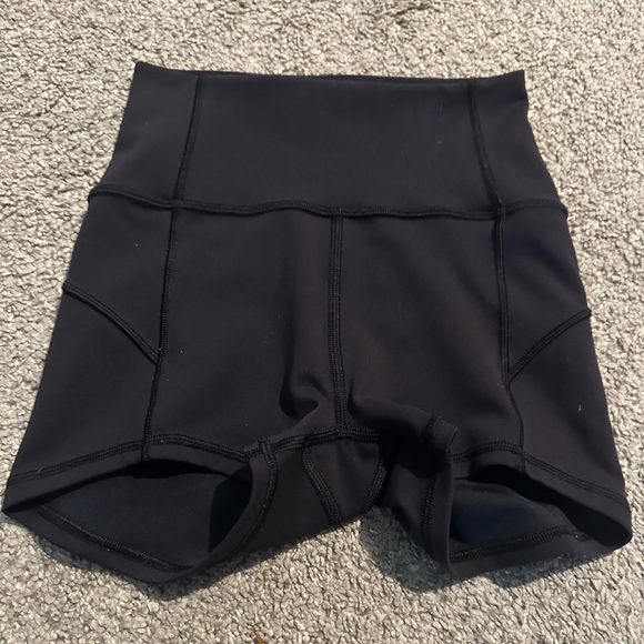Lulululemon InMovement 2.5” Shorts - Picture 2 of 5